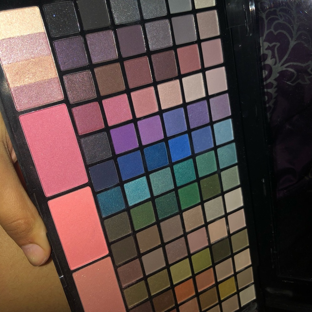 Eyeshadow palette